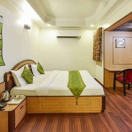 Hotel Kanishka Rāipur エクステリア 写真