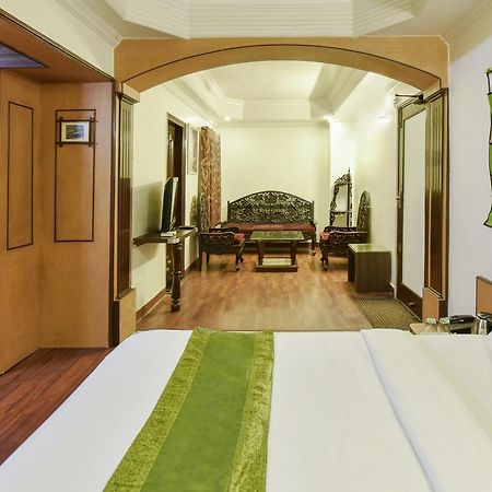Hotel Kanishka Rāipur エクステリア 写真