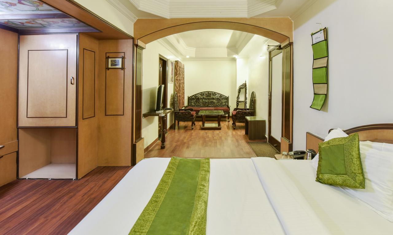 Hotel Kanishka Rāipur エクステリア 写真