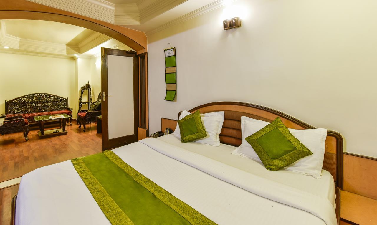 Hotel Kanishka Rāipur エクステリア 写真