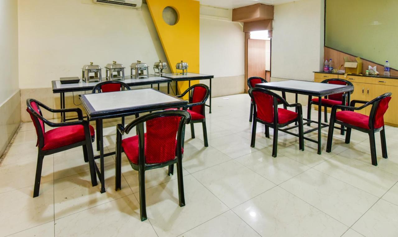 Hotel Kanishka Rāipur エクステリア 写真