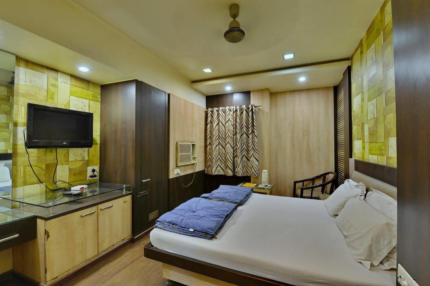 Hotel Kanishka Rāipur エクステリア 写真