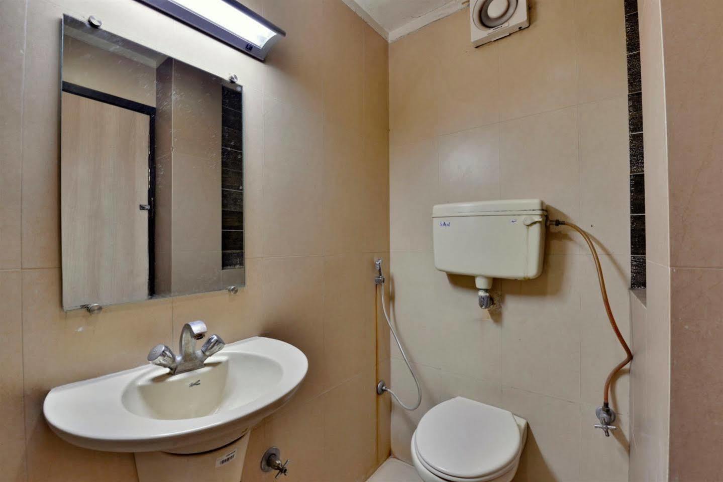 Hotel Kanishka Rāipur エクステリア 写真