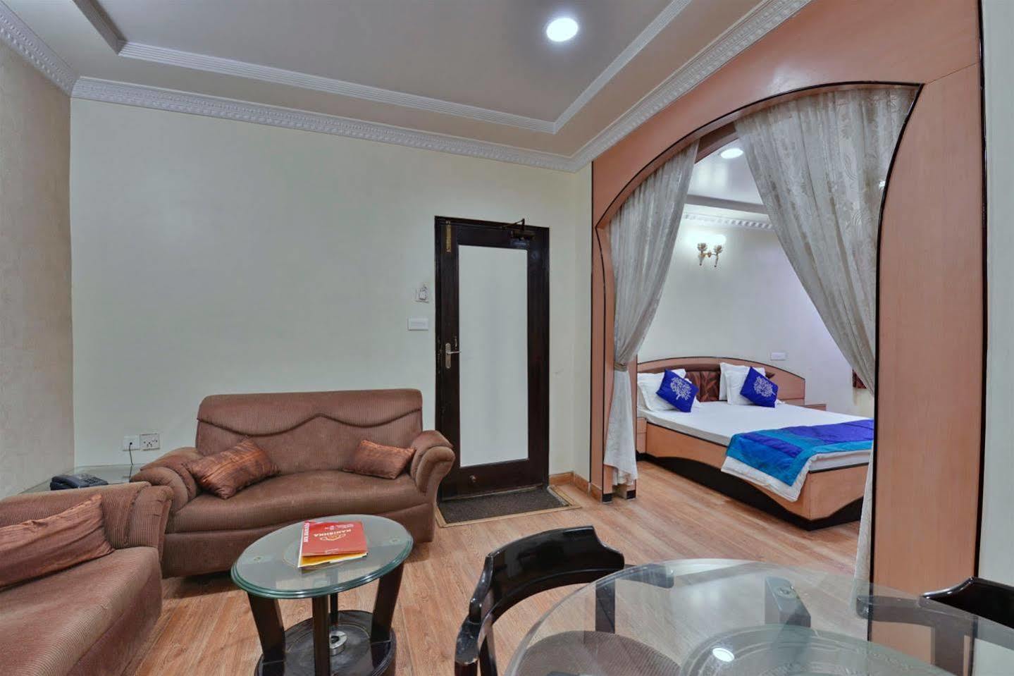 Hotel Kanishka Rāipur エクステリア 写真