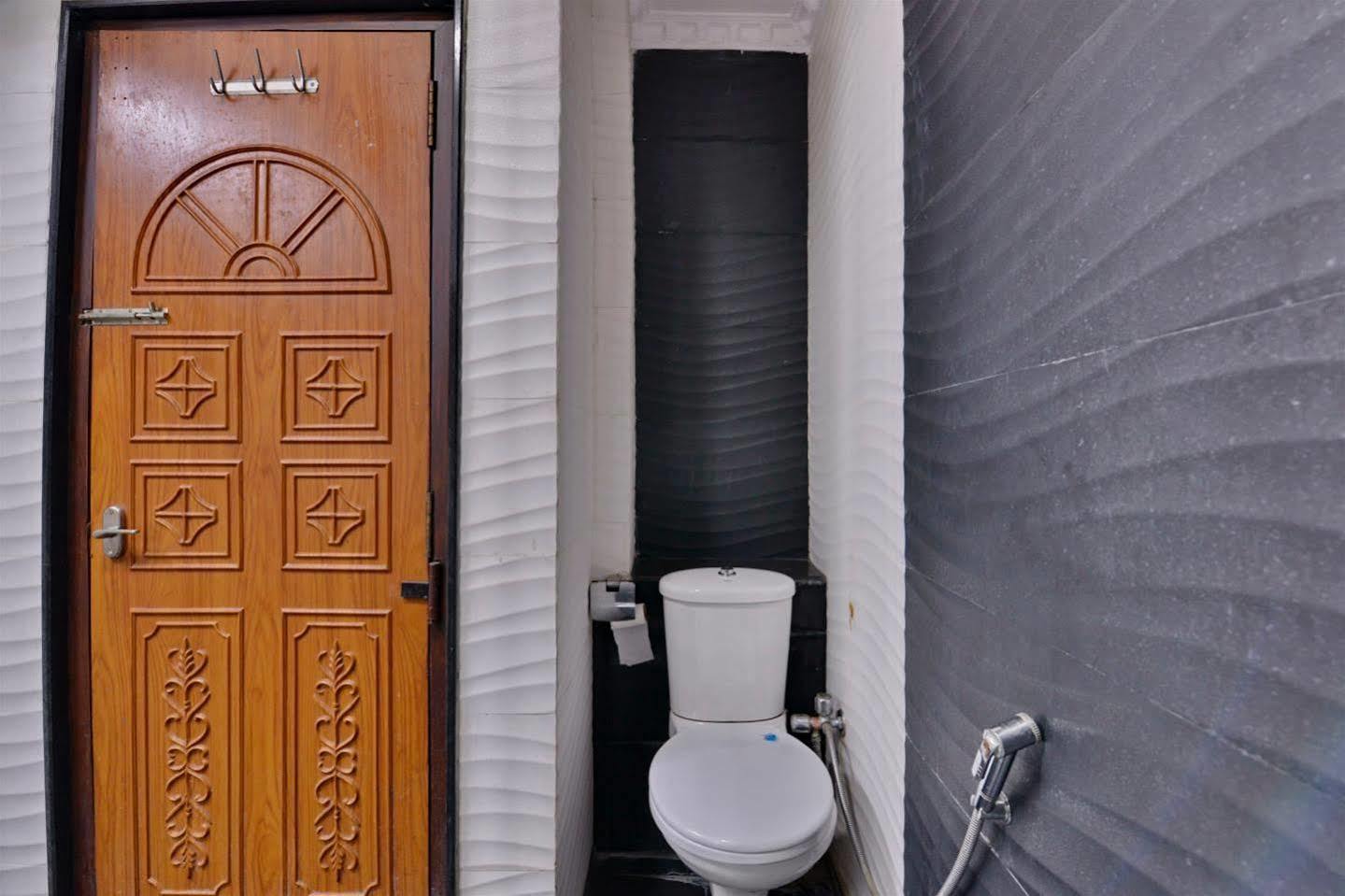 Hotel Kanishka Rāipur エクステリア 写真