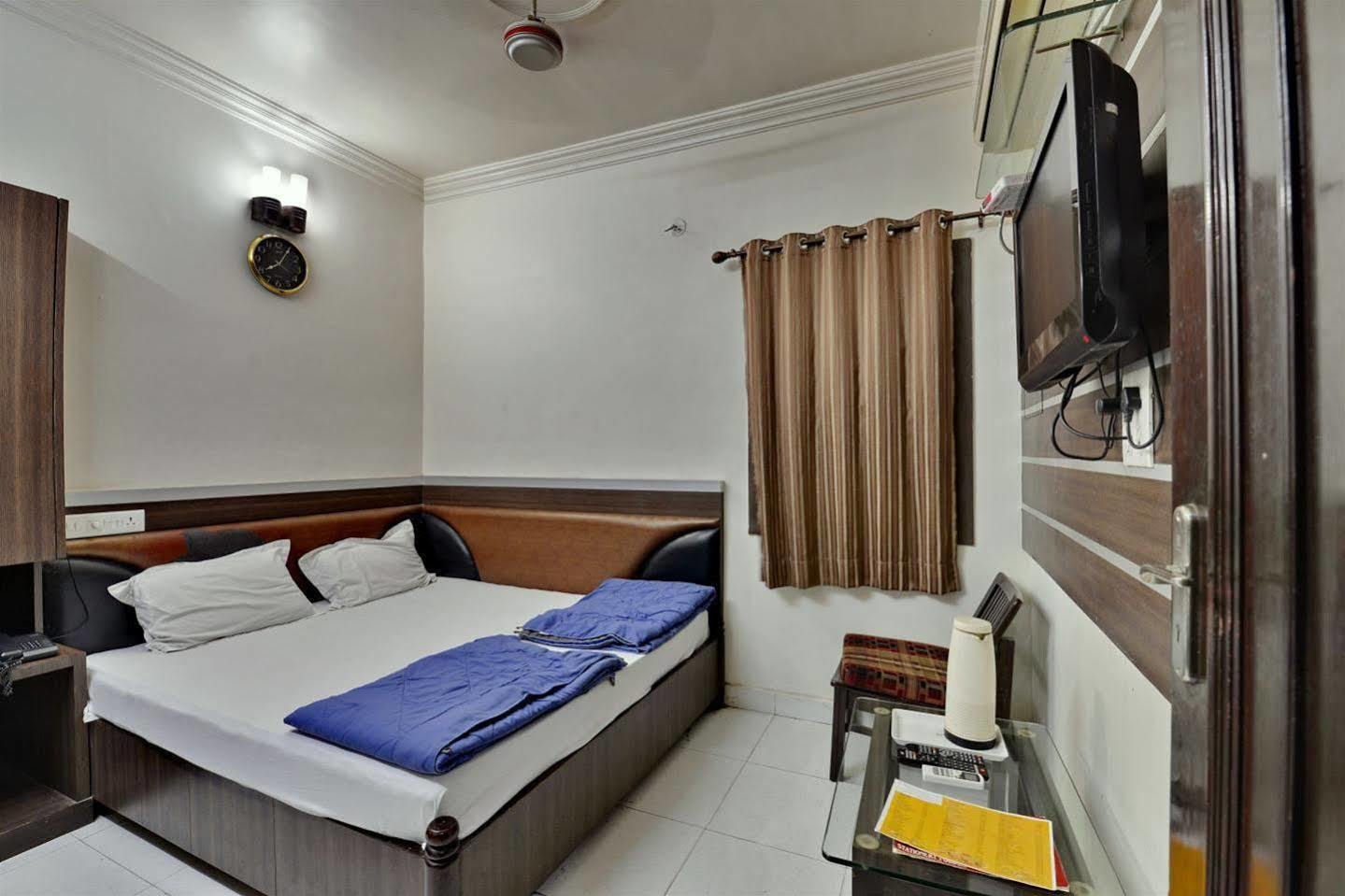 Hotel Kanishka Rāipur エクステリア 写真