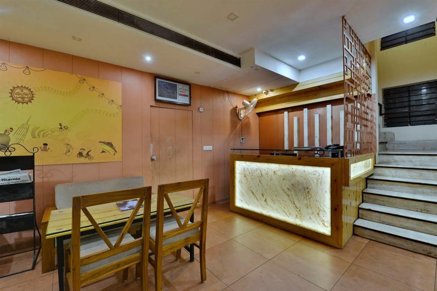 Hotel Kanishka Rāipur エクステリア 写真