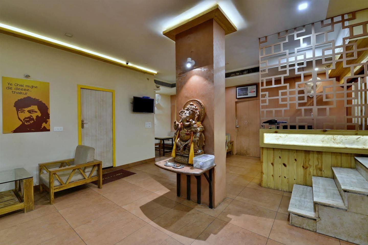 Hotel Kanishka Rāipur エクステリア 写真