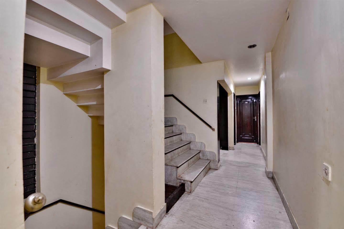 Hotel Kanishka Rāipur エクステリア 写真